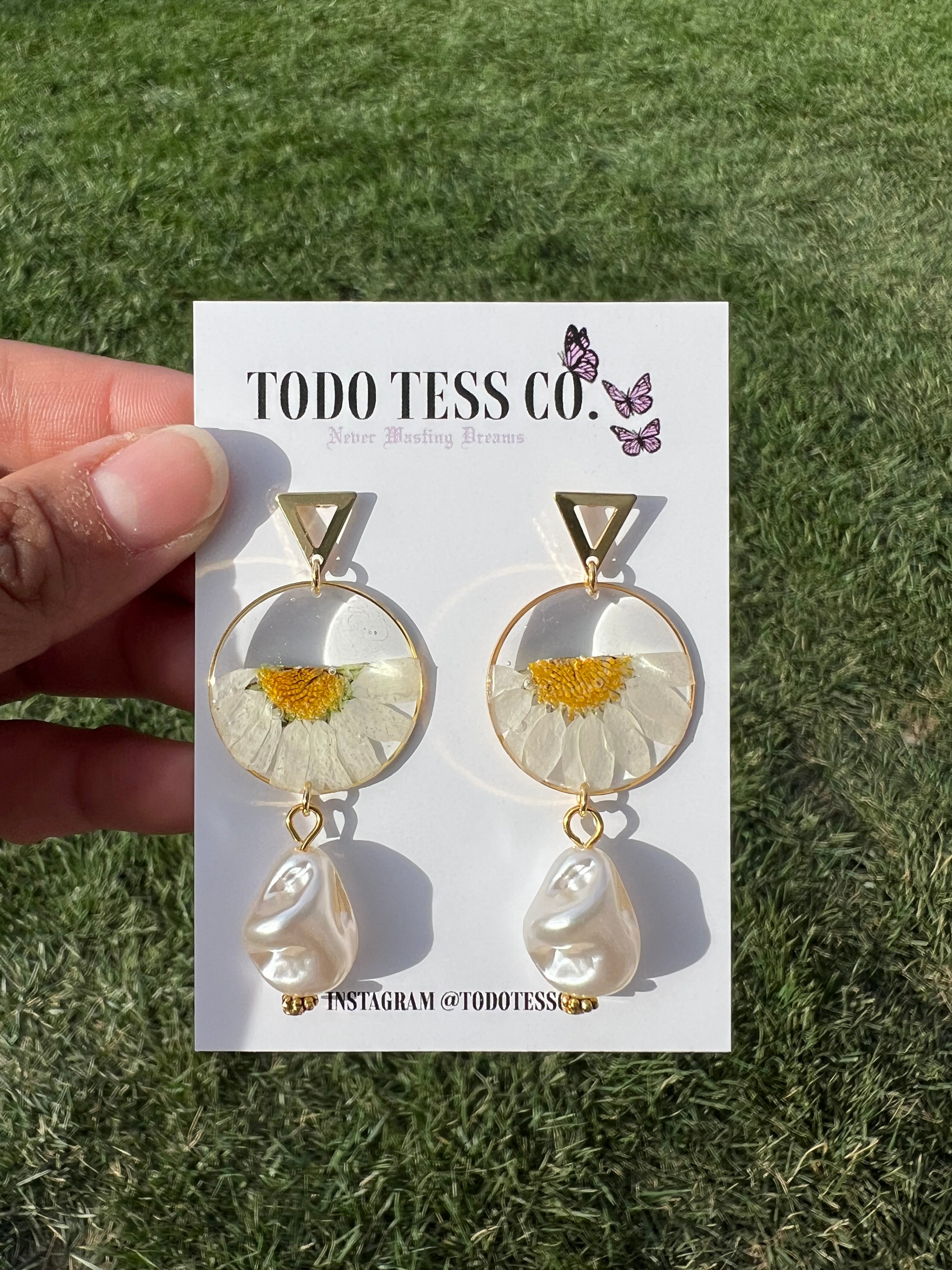 Daisy Pearl Earrings