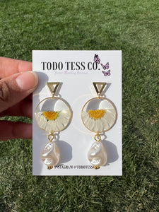 Daisy Pearl Earrings